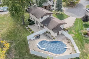 704 Carolyn St, Mendota, IL 61342 - Photo 3