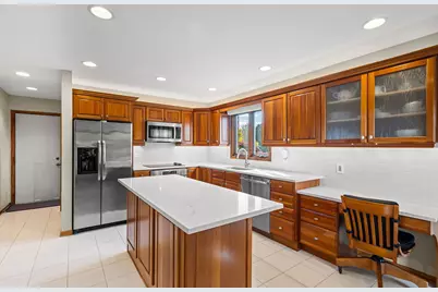 2409 E Greshan Court, Arlington Heights, IL 60004 - Photo 9