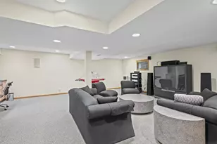 2409 E Greshan Ct, Arlington Heights, IL 60004 - Photo 25