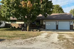 408 E Church St, Royal, IL 61871 - Photo 3