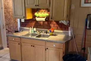 202 E 14th St, Lockport, IL 60441 - Photo 9