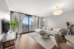 630 N State St, Chicago, IL 60654 - Photo 3