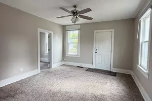 1401 W Elm St, Bloomington, IL 61701 - Photo 9