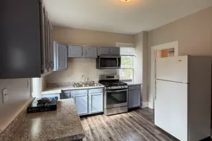 1401 W Elm St, Bloomington, IL 61701 - Photo 3