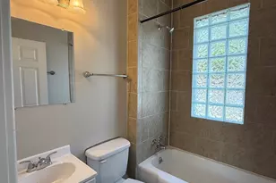 1401 W Elm St, Bloomington, IL 61701 - Photo 5