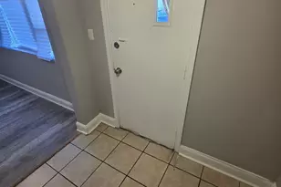 8221 S Houston Ave, Chicago, IL 60617 - Photo 9