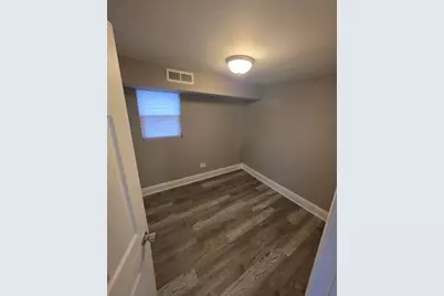 8221 S Houston Avenue, Chicago, IL 60617 - Photo 5
