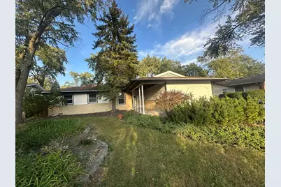 595 W Elk Grove Boulevard, Elk Grove Village, IL 60007 - Photo 1