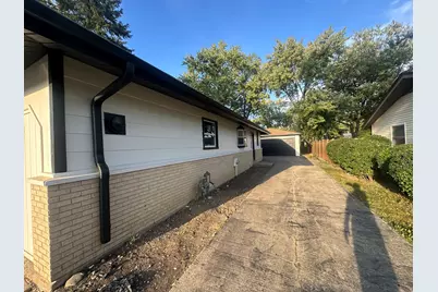 595 W Elk Grove Boulevard, Elk Grove Village, IL 60007 - Photo 3