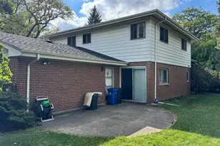 900 E Golfview Dr, Mount Prospect, IL 60056 - Photo 3