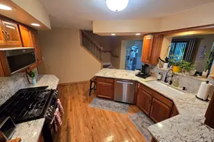 25W201 Summit Dr, Naperville, IL 60563 - Photo 13