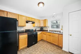 17651 Hillcrest Dr, Country Club Hills, IL 60478 - Photo 3