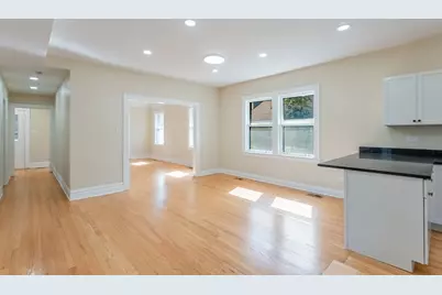 32 S Monterey Avenue, Villa Park, IL 60181 - Photo 21