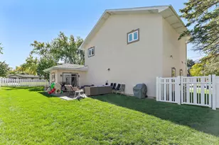 227 S Walnut Ln, Schaumburg, IL 60193 - Photo 35