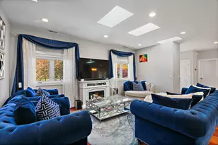 227 S Walnut Ln, Schaumburg, IL 60193 - Photo 9