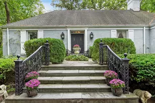 704 Bittersweet Ln, Hinsdale, IL 60521 - Photo 1