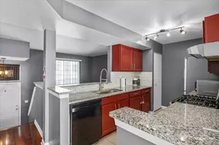 609 Hidden Creek Ln, North Aurora, IL 60542 - Photo 9