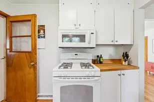 418 Flanders Ln, Grayslake, IL 60030 - Photo 7