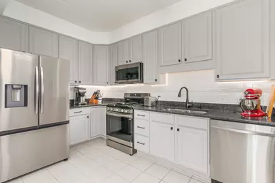 1705 Pavilion Way #303, Park Ridge, IL 60068 - Photo 3