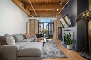 375 W Erie St, Chicago, IL 60654 - Photo 7