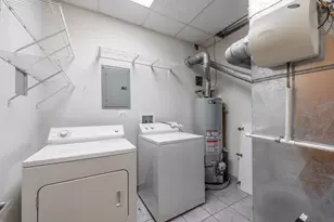 1162 W Grand Ave, Chicago, IL 60642 - Photo 17