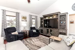 36 Lone Oak Ct, Bloomington, IL 61705 - Photo 7