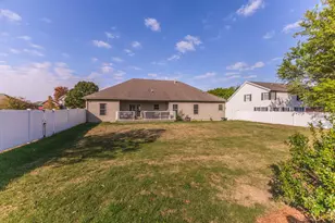 36 Lone Oak Ct, Bloomington, IL 61705 - Photo 49