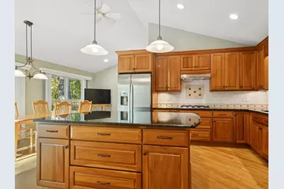 205 Bradford Court, Lake Bluff, IL 60044 - Photo 15