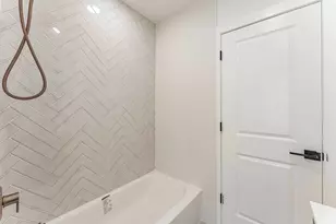 2630 N Austin Ave, Chicago, IL 60639 - Photo 13