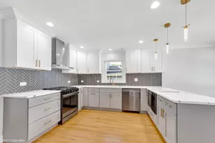 9439 S 52nd Ave, Oak Lawn, IL 60453 - Photo 3