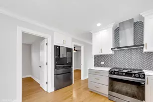 9439 S 52nd Ave, Oak Lawn, IL 60453 - Photo 5