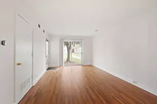 1975 Kenilworth Cir, Hoffman Estates, IL 60169 - Photo 11