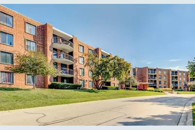 1415 E Central Road #422C, Arlington Heights, IL 60005 - Photo 1
