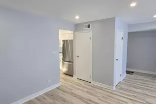 9475 Bay Colony Dr, Des Plaines, IL 60016 - Photo 9