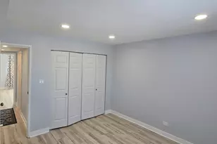 9475 Bay Colony Dr, Des Plaines, IL 60016 - Photo 11