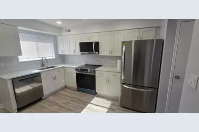 9475 Bay Colony Drive #3N, Des Plaines, IL 60016 - Photo 5