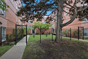 2412 W Farragut Ave, Chicago, IL 60625 - Photo 1