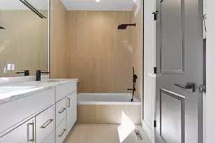 5254 W Newport Ave, Chicago, IL 60641 - Photo 15