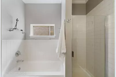 2042 W Warren Boulevard, Chicago, IL 60612 - Photo 19