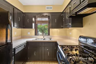 18137 Martin Ave, Homewood, IL 60430 - Photo 9