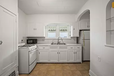 711 Garfield Avenue, Belvidere, IL 61008 - Photo 9