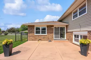 10927 S Circle Dr, Palos Hills, IL 60465 - Photo 29