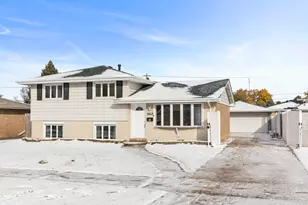 6538 106th Pl, Chicago Ridge, IL 60415 - Photo 3