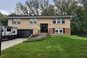 2S245 Mayfield Ln, Glen Ellyn, IL 60137 - Photo 1