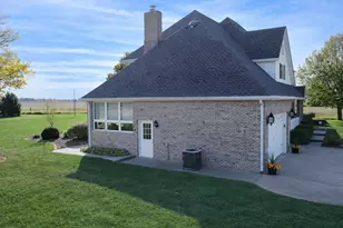 23 Cedarwood Dr, Watseka, IL 60970 - Photo 3