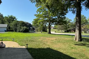 395 Surrey Ln, Crete, IL 60417 - Photo 3