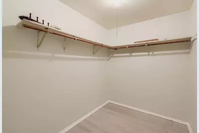 9413 Meadow Lane, Des Plaines, IL 60016 - Photo 13