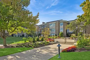 1 Oak Brook Club Dr, Oak Brook, IL 60523 - Photo 33