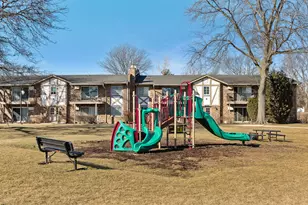 9s120 Lake Dr, Willowbrook, IL 60527 - Photo 17