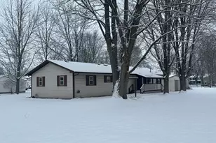 107 E South St, Mansfield, IL 61854 - Photo 3